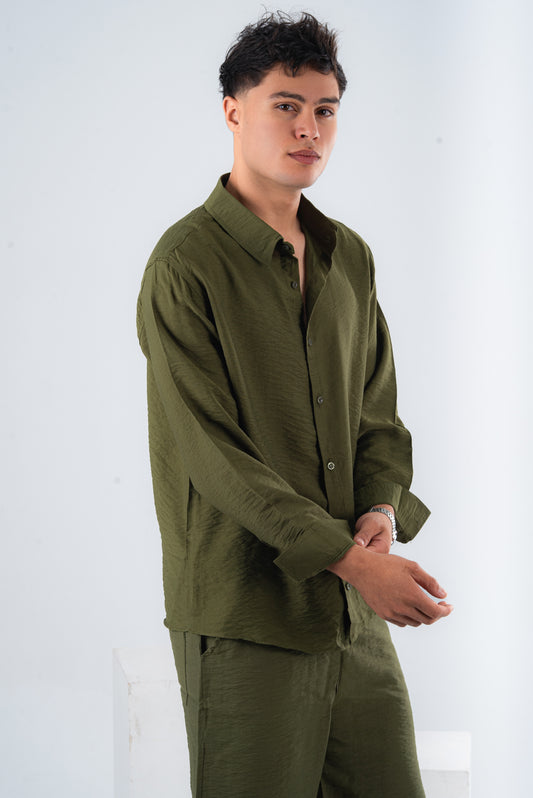 Oily linen shirt