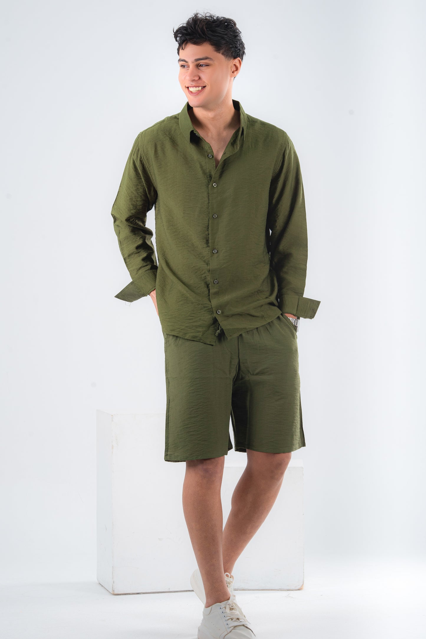 Oily linen short